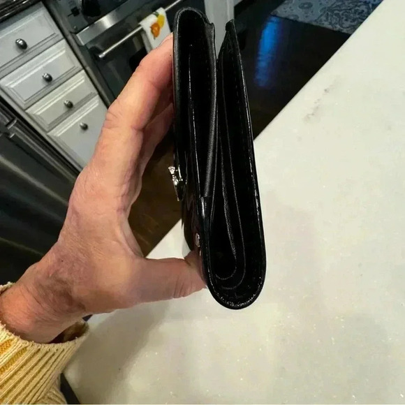 Louis Vuitton Black Leather Epi Key Holder 4 Rings Date Code  CA1907 unisex - Picture 12 of 16